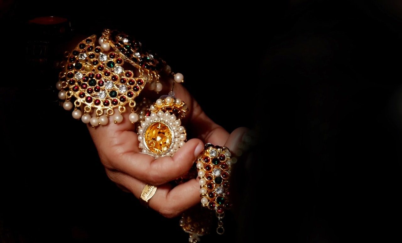 must-have gold jewellery peieces