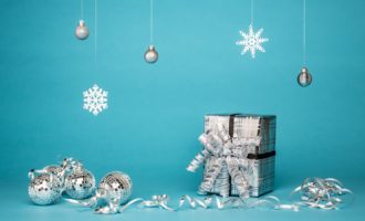 holiday-themed jewellery